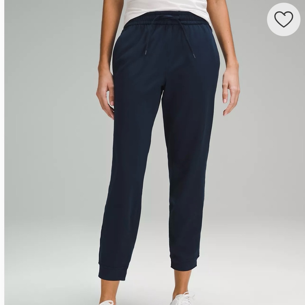 Lululemon Women’s On The Fly Jogger in True Navy Size 10